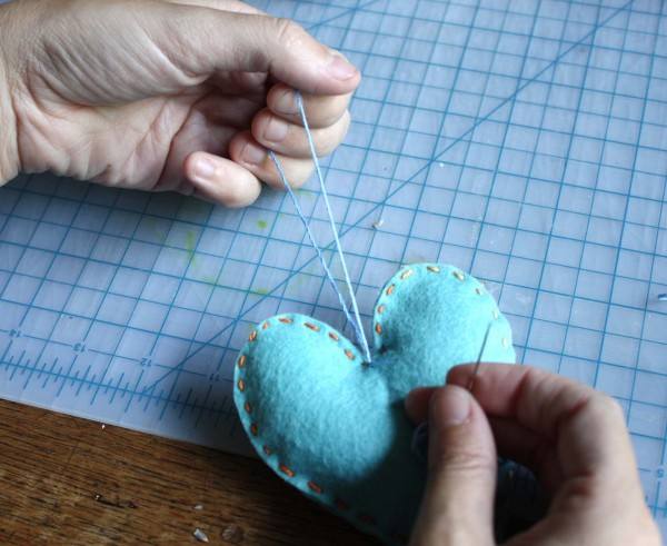 diy-heart-sachet-favors-6-600x491