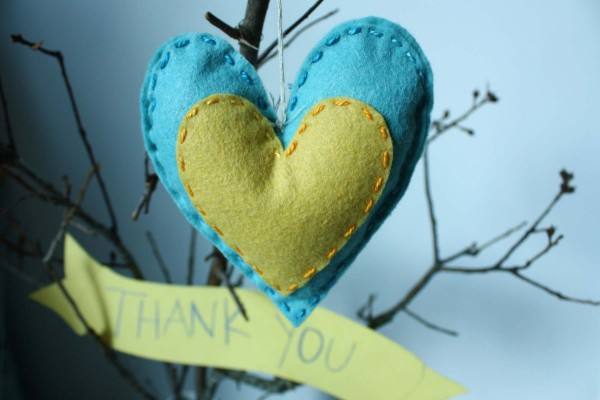 diy-heart-sachet-favors-7-600x400