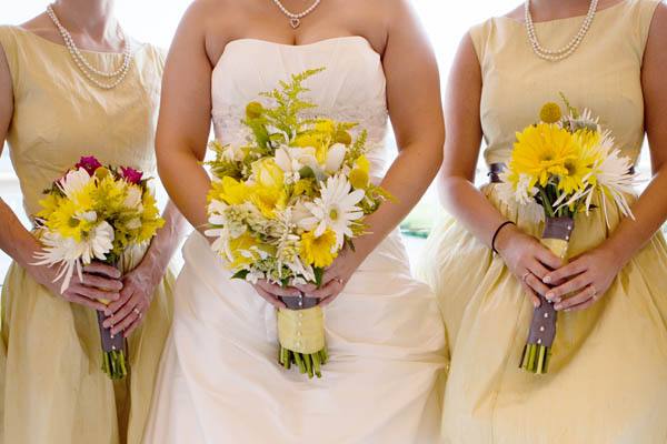 wedding-color-yellow-bouquets-antoniachristianson-events