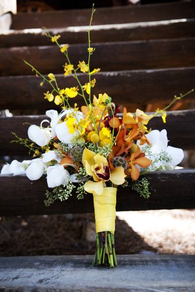wedding-color-yellow-bouquets-two-one-photography