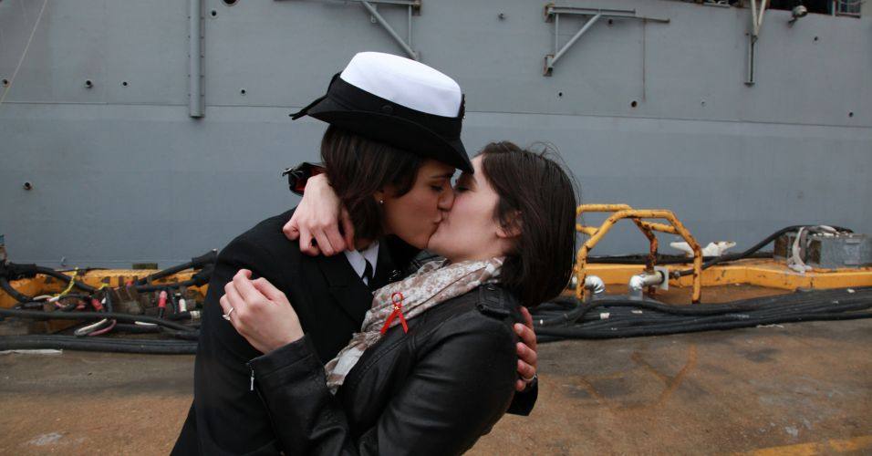 111223beijogaymarinha_f_002