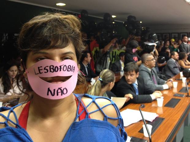 Manifestantes protestam contra eleição de deputado pastor do PSC para a presidência da Comissão de Direitos Humanos da Câmara (Foto: Murilo Salviano/ G1)