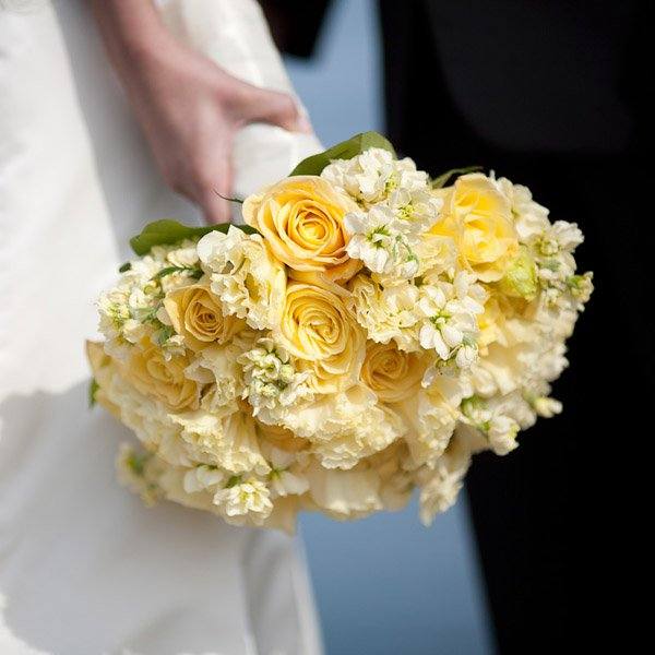 wedding-color-yellow-bouquets-casey-fatchett-photography
