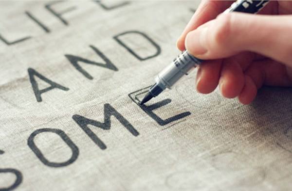 diy-graphic-pillow-2