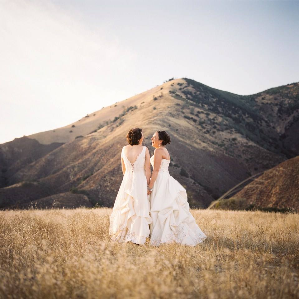tracey-tracys-calimonia-farmhouse-lesbian-wedding_0018
