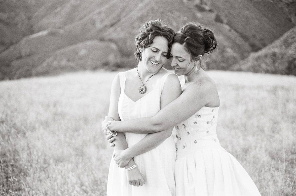 tracey-tracys-calimonia-farmhouse-lesbian-wedding_0019