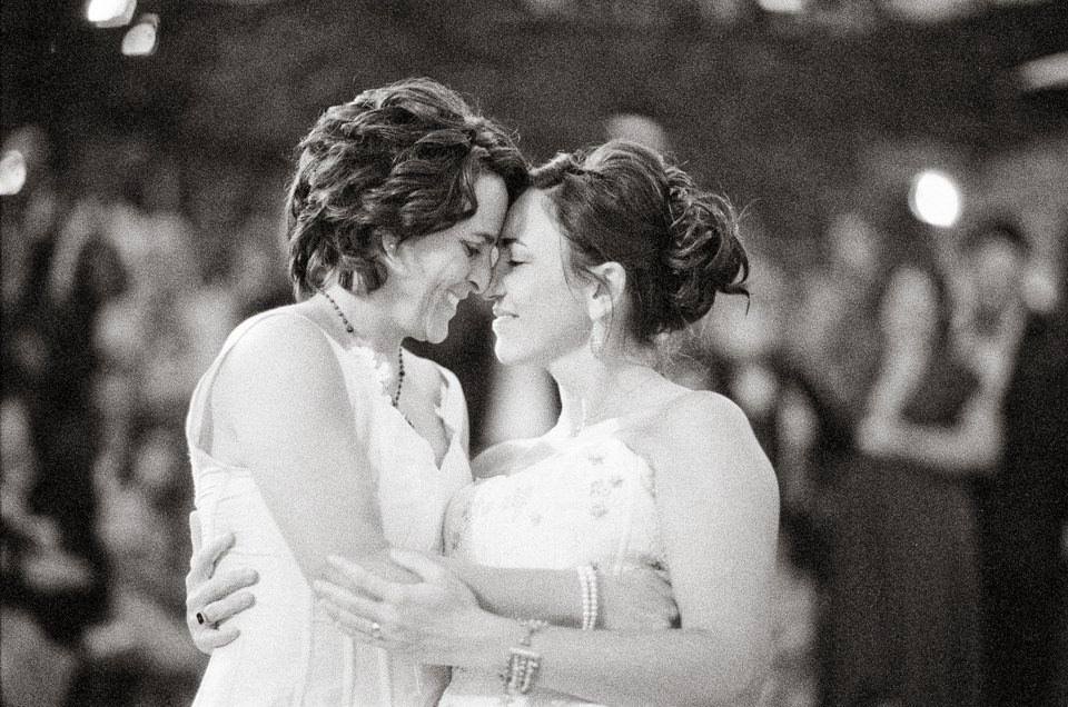 tracey-tracys-calimonia-farmhouse-lesbian-wedding_0042